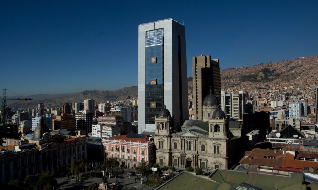 Casa del Pueblo - Palacio Quemado - Plaza Murillo