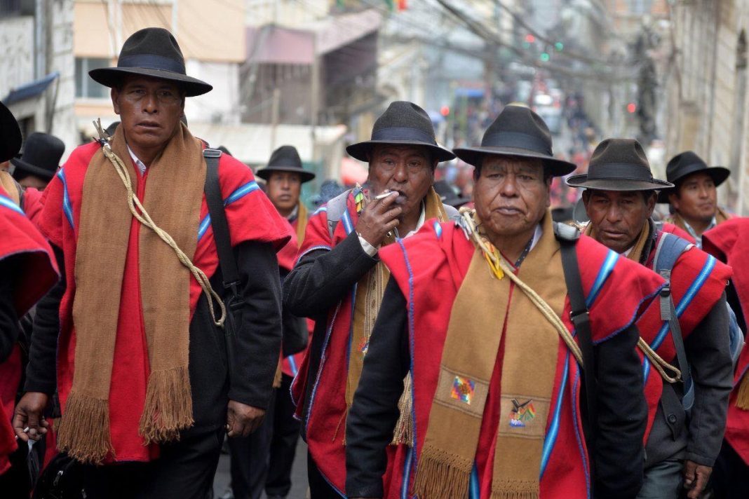 bolivia marcha Ponchos Rojos